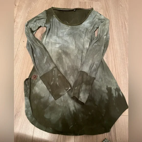 Sinew Moon green Gaia S Small long sleeve top - Picture 1 of 5